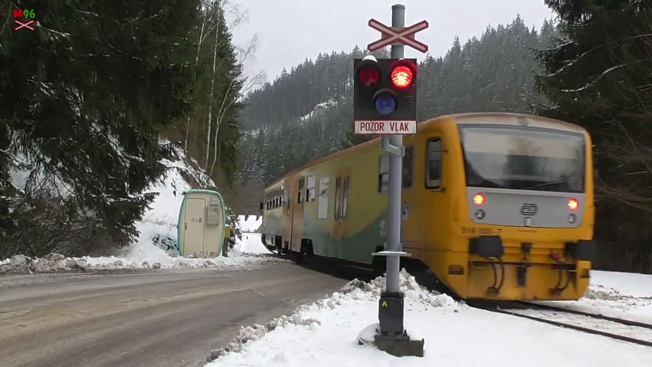 Železniční přejezd Teplice nad Metují skály [P4849] - 26.1.2023 / Czech railroad crossing