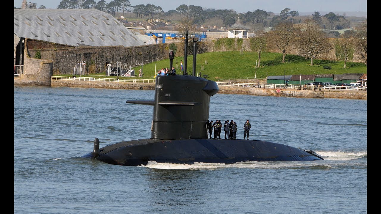 ROYAL NETHERLANDS NAVY HNLMS DOLFIJN S808 LEAVES DEVONPORT AT DEVIL'S POINT - 16th March 2020