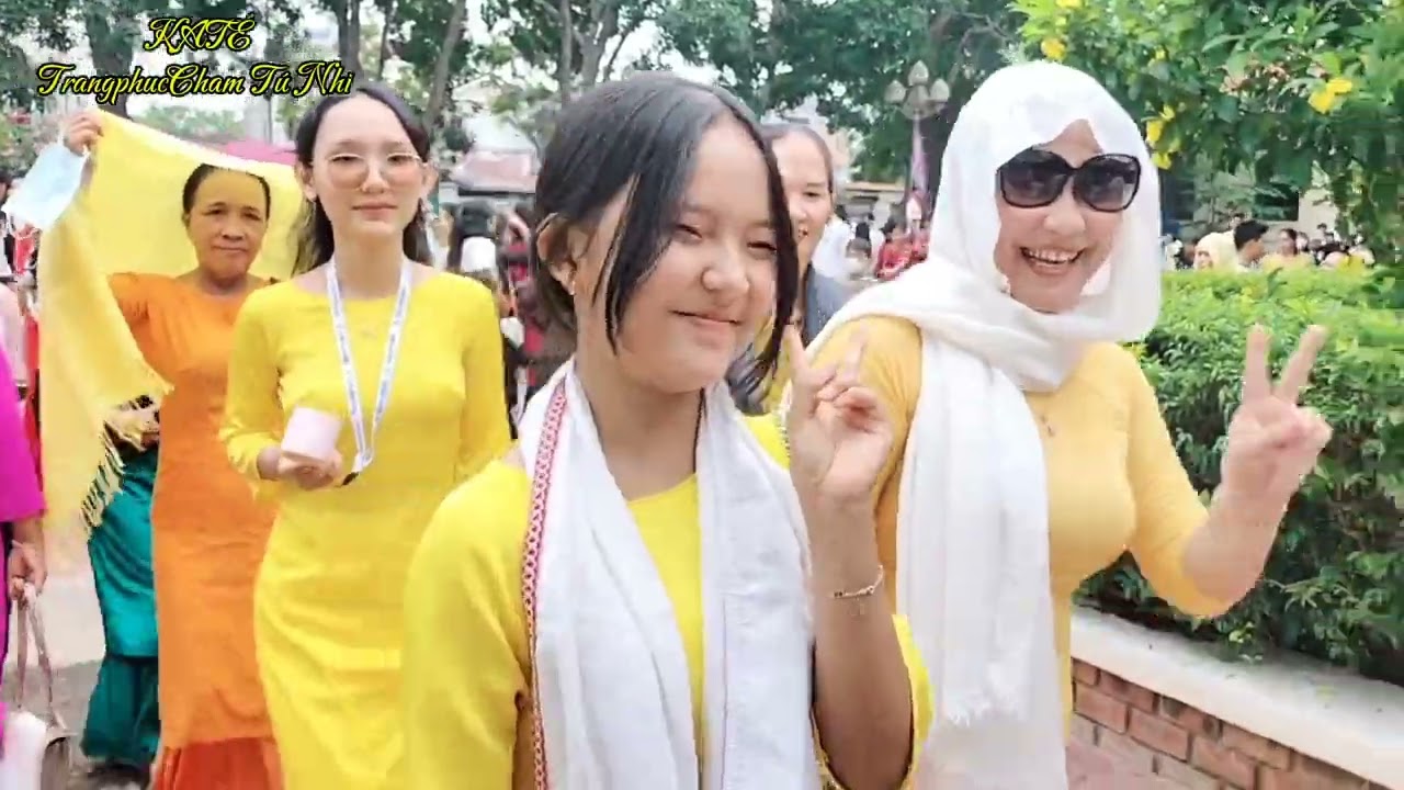 KATÉ _ Người Chăm vui hội.