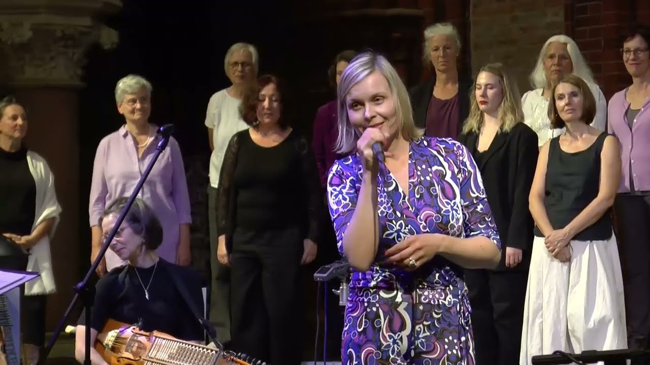 Tworna & Singfrauen berlin - Horch, was kommt von draußen rein (german folk song)
