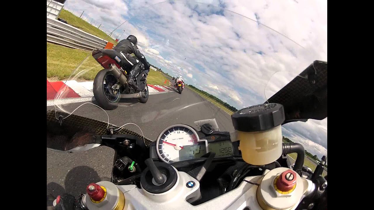 Snetterton 300 BMW S1000RR onborard battling RSV4 Aprilia No Limits track day open pitt lane