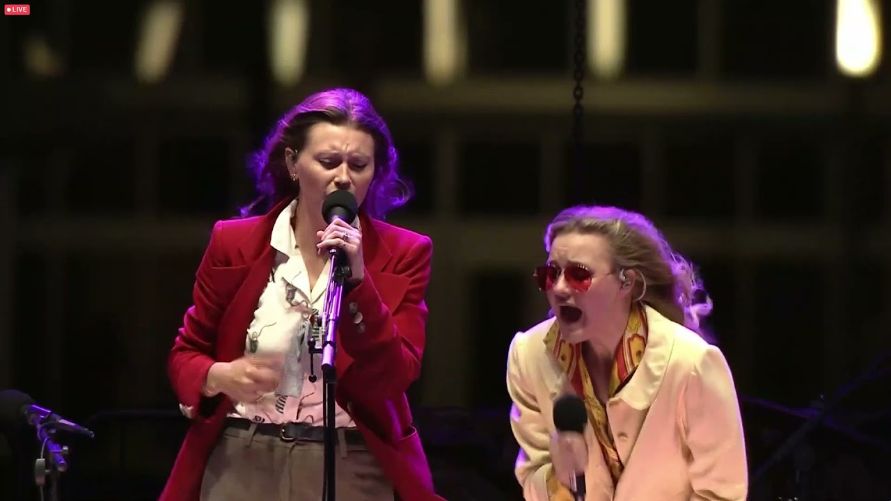 Aly & AJ - Paradise (Live at UCF)