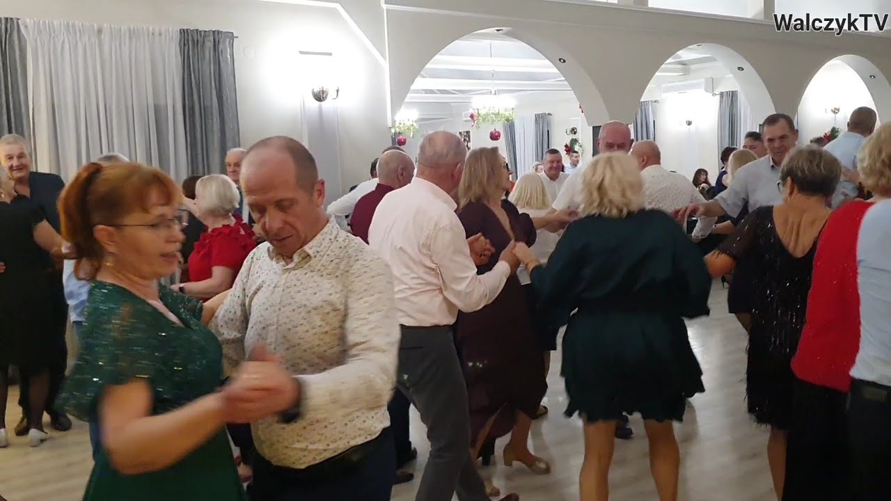 Potańcówka z Zespołem"KROKUS" z Pińczowa  a goście bawią się wyśmienicie 