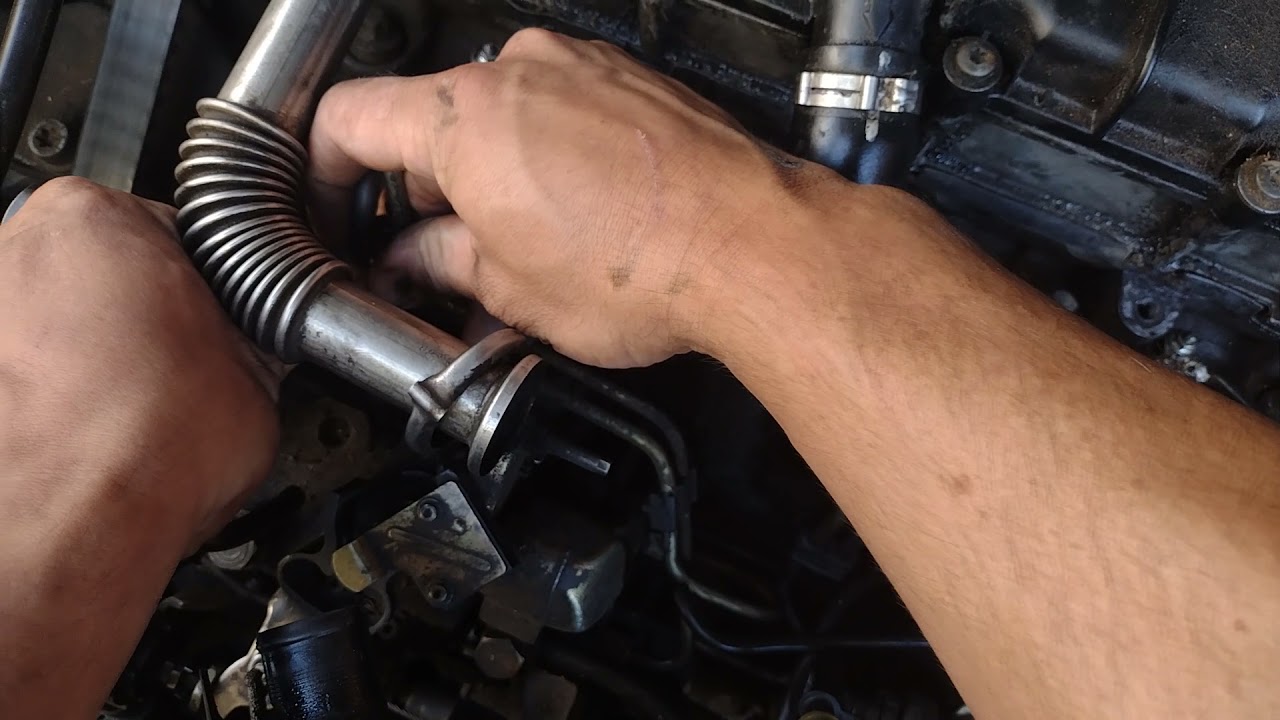 Reemplazo de mangueras de retorno motor diesel