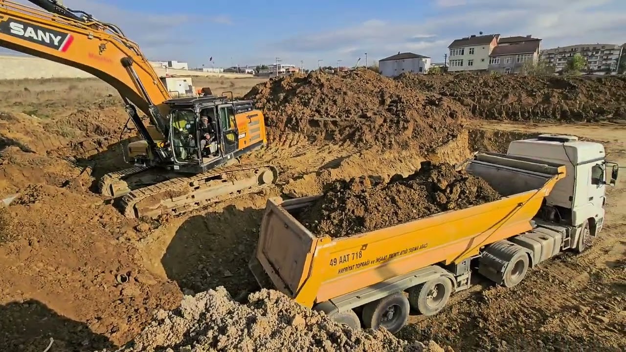 makinalar çok seri tırlar yetişmiyor gelen yüklenip gidiyor #keşfet #excavator #ismakinalari #kepçe