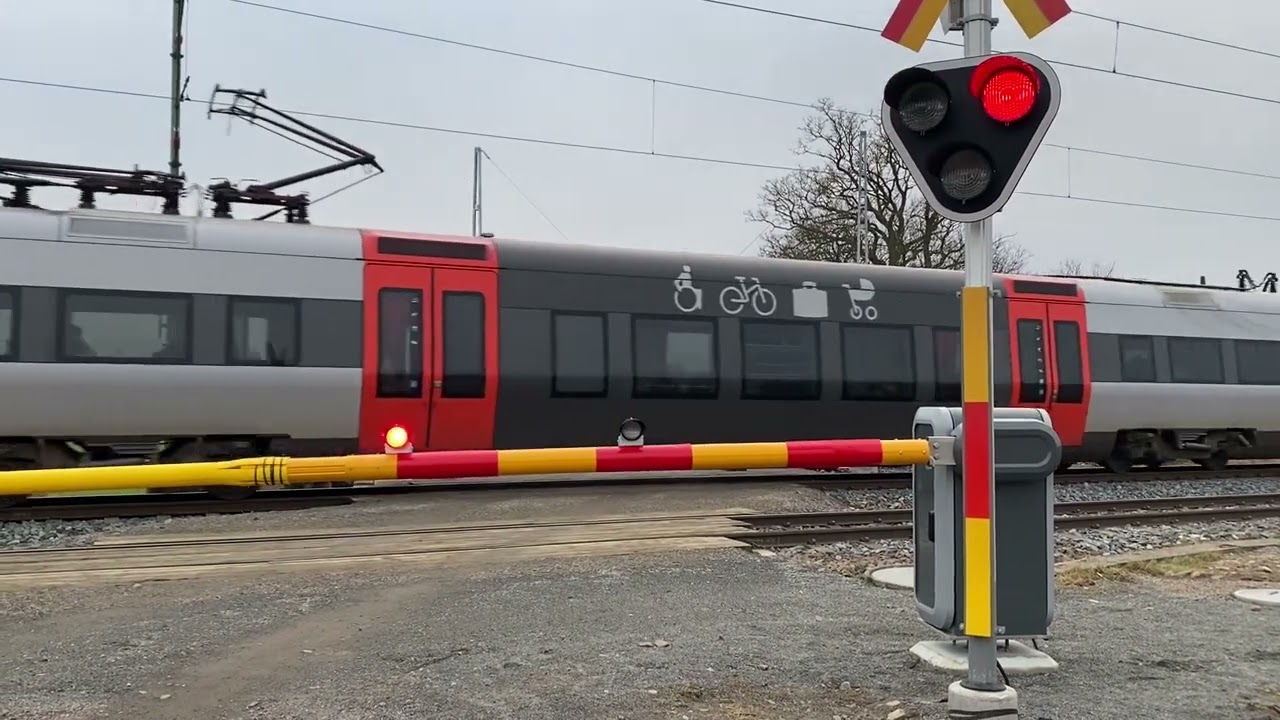 *ALEX* Järnvägsövergång Attarp / Brand new Swedish railroad crossing