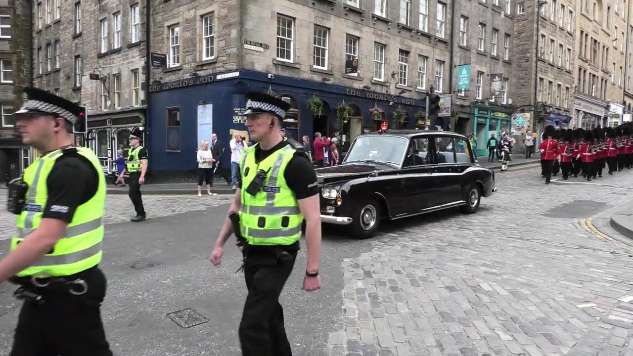 20th anniversary Scottish Parliament - Escort to the Crown - Scots Guards, Royal Mile 2019 [4K/UHD]