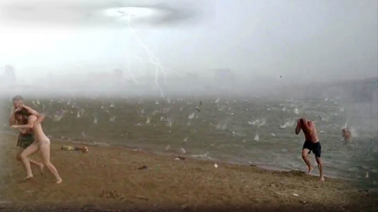 Hailstorm strikes France! Many vehicles damaged in Chateauroux | averse de gr&ecirc;le #orage