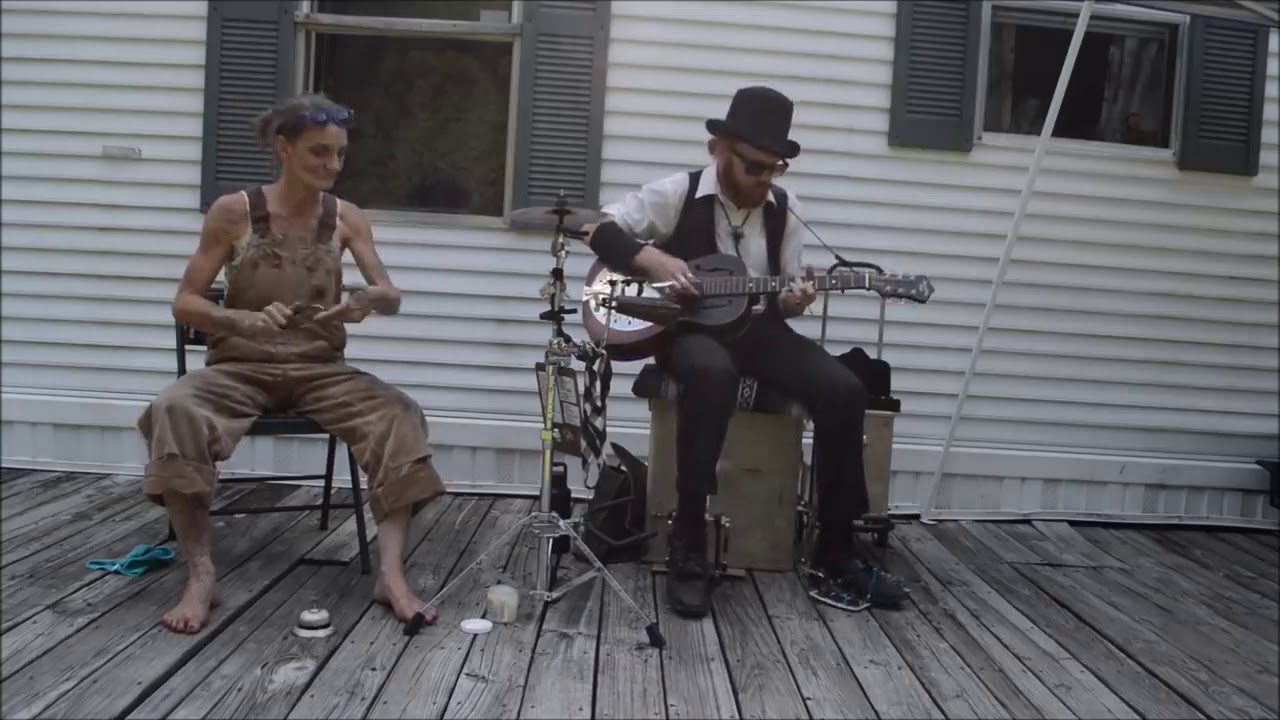 &Aacute;ngeles en el Cielo, Chris Rodrigues&La Dama de la Cuchara