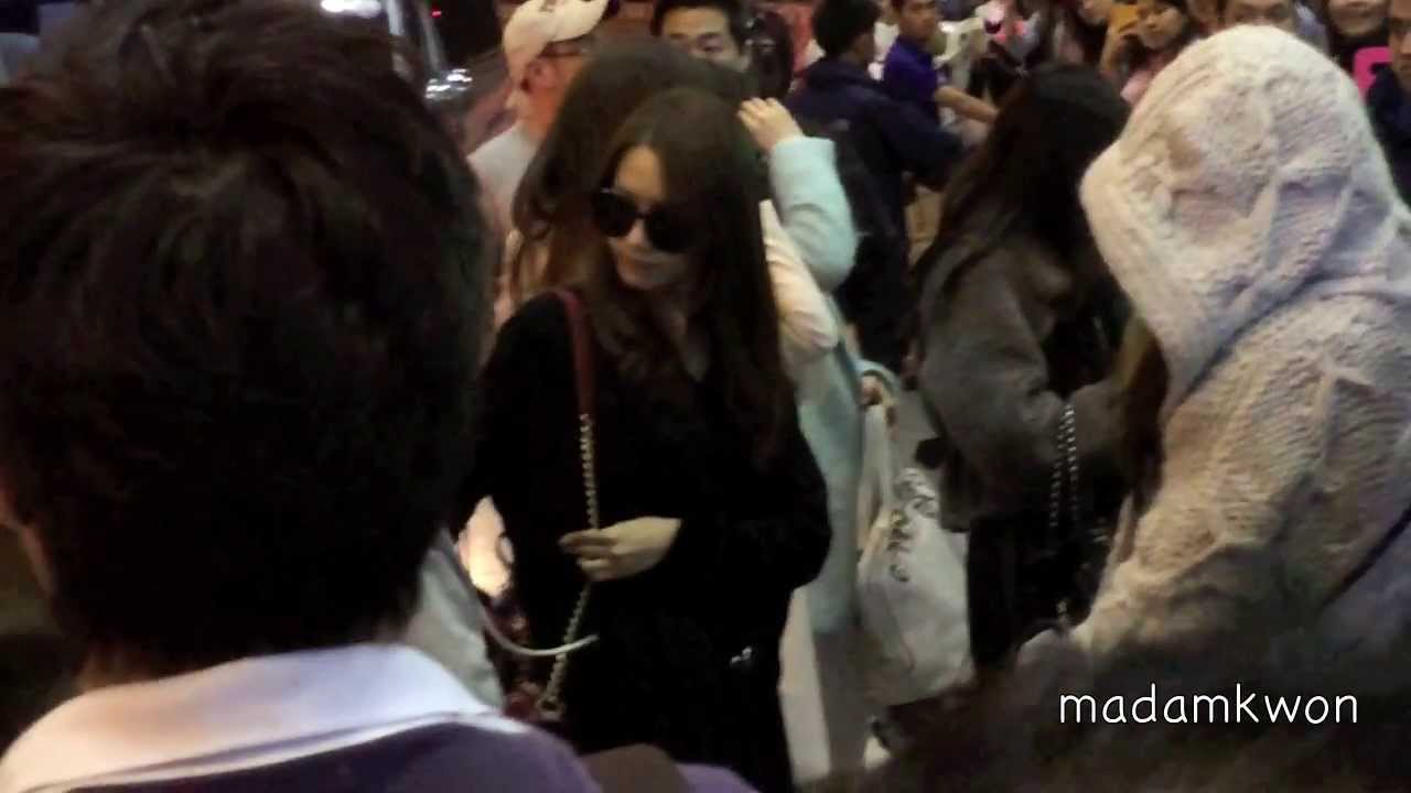 140111 SNSD (Yoona Focus) at Bangkok Airport by madamKWON