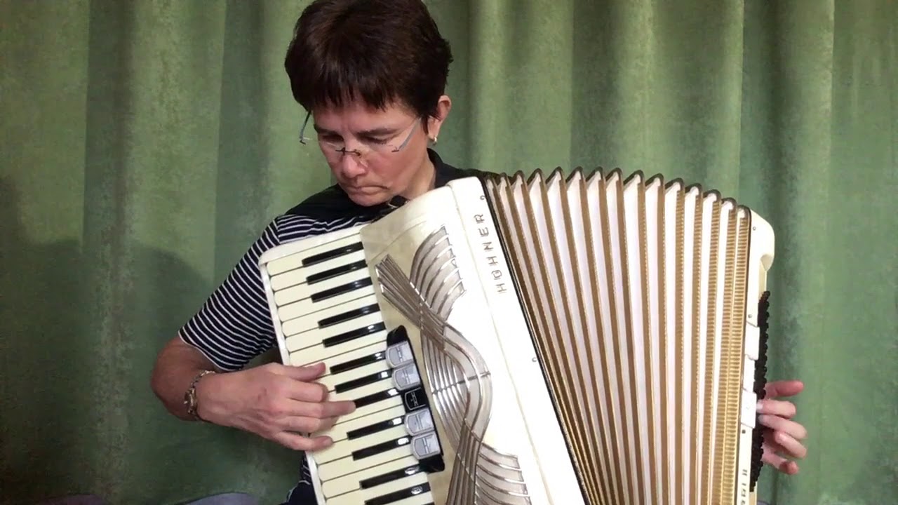 Párizsban szép a nyár, zene:Ránki György, szöveg:Romhányi József,harmonika Hohner Verdi II accordion