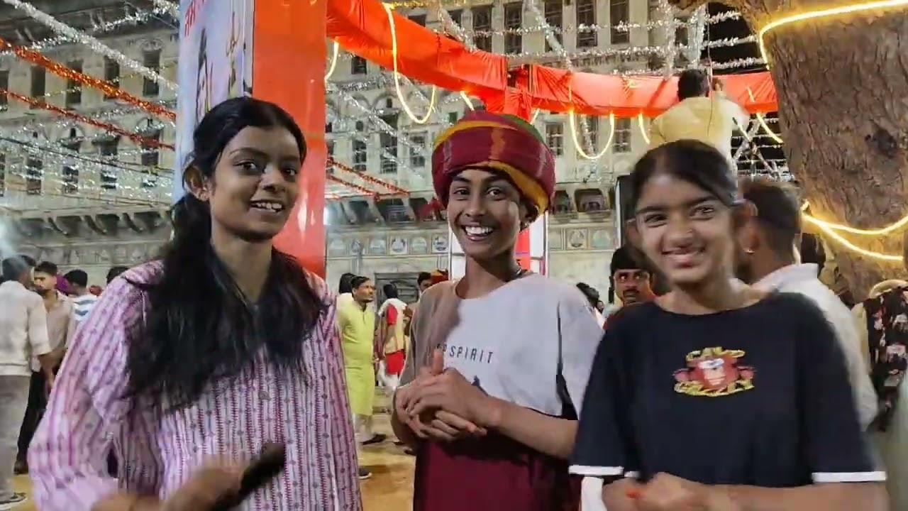 रामगढ़ शेखावाटी के फतेहपुर दरवाजे से गिंदड,