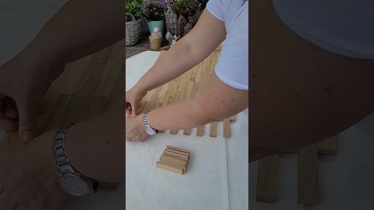 Easysticks Klötzchen DIY Regal basteln,  Eulenknöpfe aus Raysin gegossen- Rundstab als Halterung