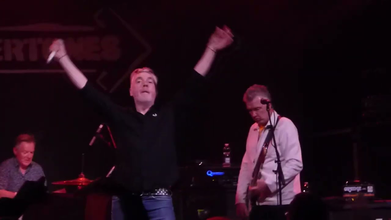 The Undertones Teenage Kicks live the academy Dublin 22nd April 2022