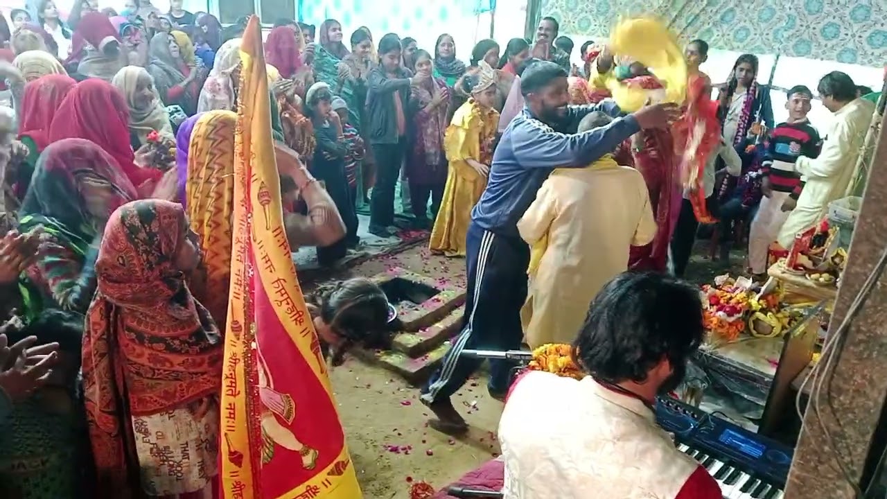 हाथरस के गांव नया बांस में चल रही श्रीमदभागवत कथा में आज रुक्मिणी स्वंबर मनाया गया राधे 🚩 राधे 