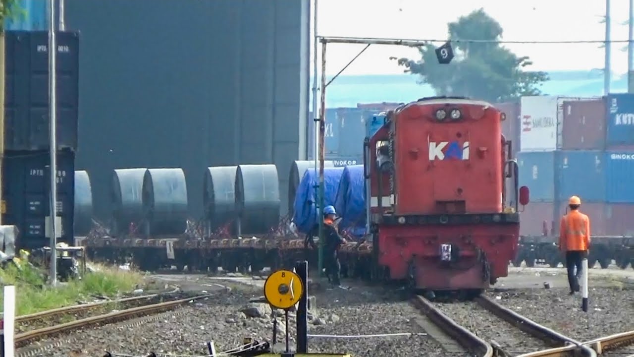 BODY BENGKONG, LOKOMOTIF MERAH MAMPU DORONG BESI BAJA COIL JUMBO