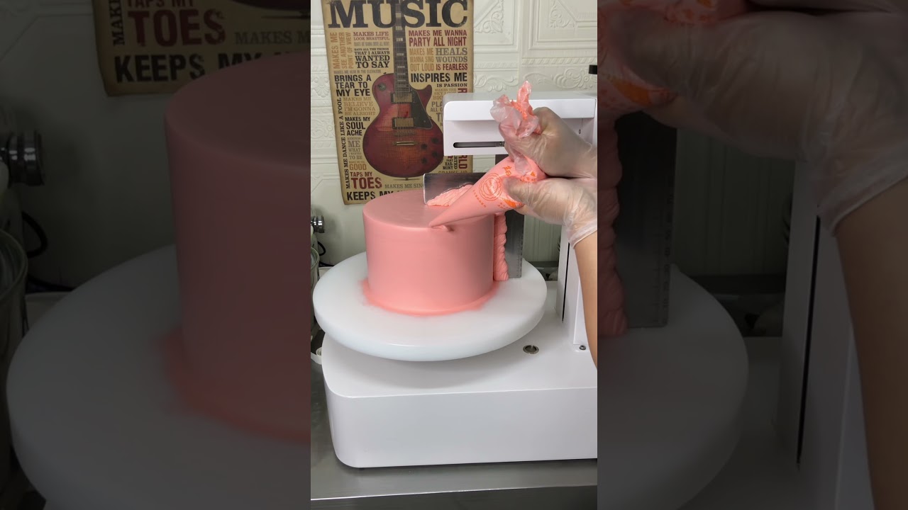 So beautiful so cool cake machine