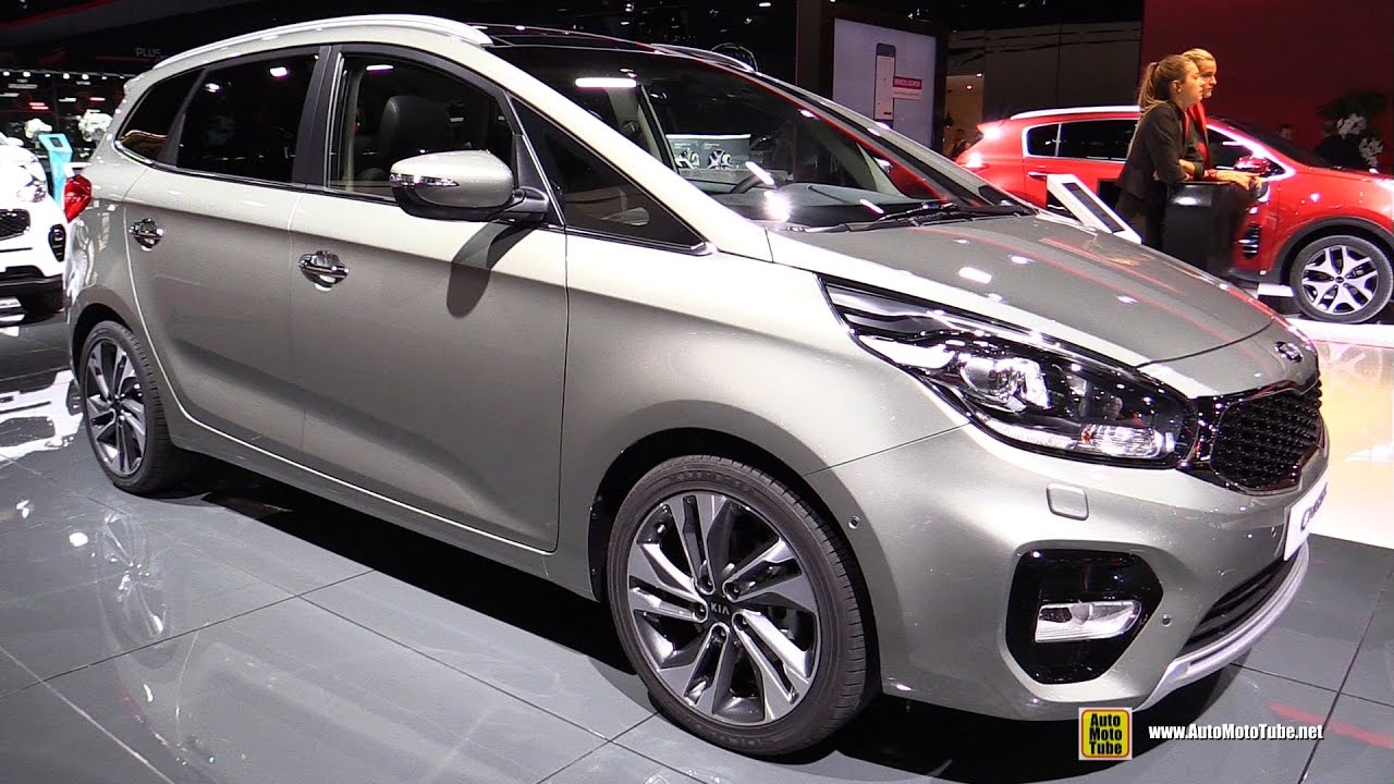 2017 Kia Carens 1.7 Diesel - Exterior and Interior Walkaround - 2016 Paris Motor Show 2