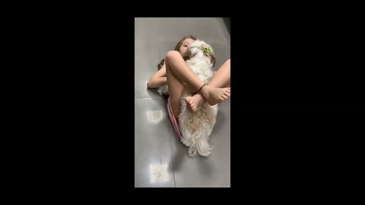 Marina brincando com Duquesa