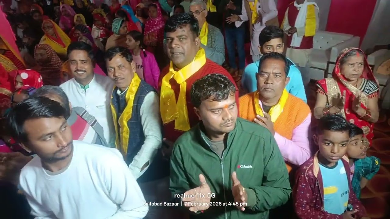 कथा समापन के बाद आरती सनातन धर्म का विहंगम दृश्य आज सैफाबाद पट्टी प्रतापगढ़ में रिकार्डजनसैलाबउमड़ा 