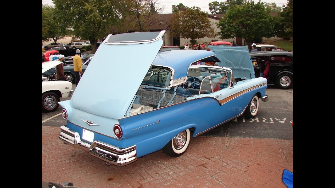 1957 Ford Fairlane 500 Skyliner (actual retractable top demo)