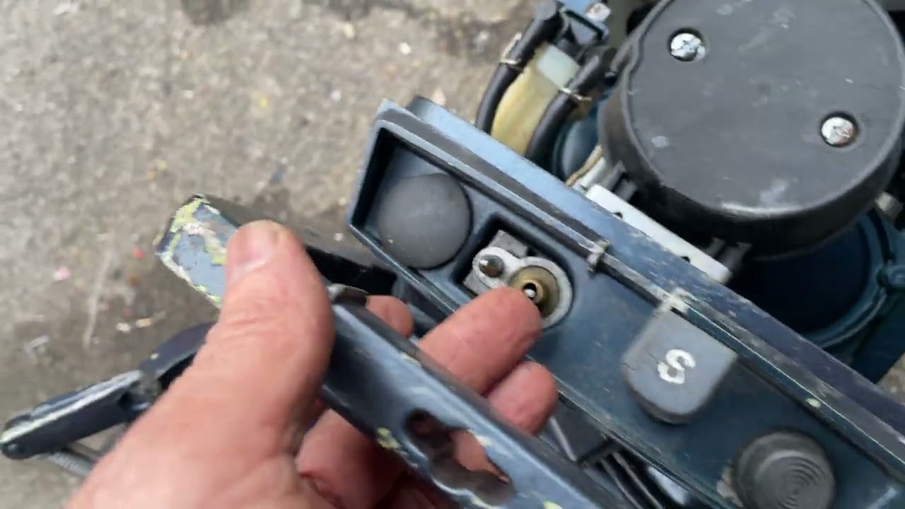   Нашел на приемке лодочный мотор YAMAHA 20A