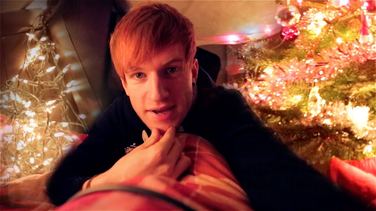 ULTIMATE Christmas Blanket Fort! ★