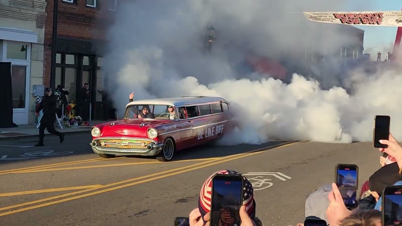 Cleetus Mcfarland  does a burnout in 1500hp limo in honor of Greg Biffle.  @CleetusM @gbiffle 