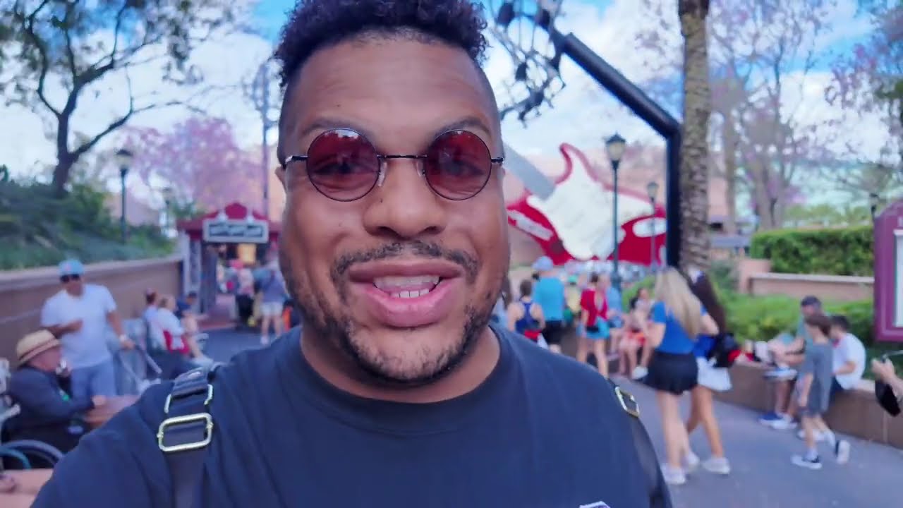 Обмен значками в Hollywood Studios | Сотрудники выбирают мои значки! | Приключение по обмену знач...