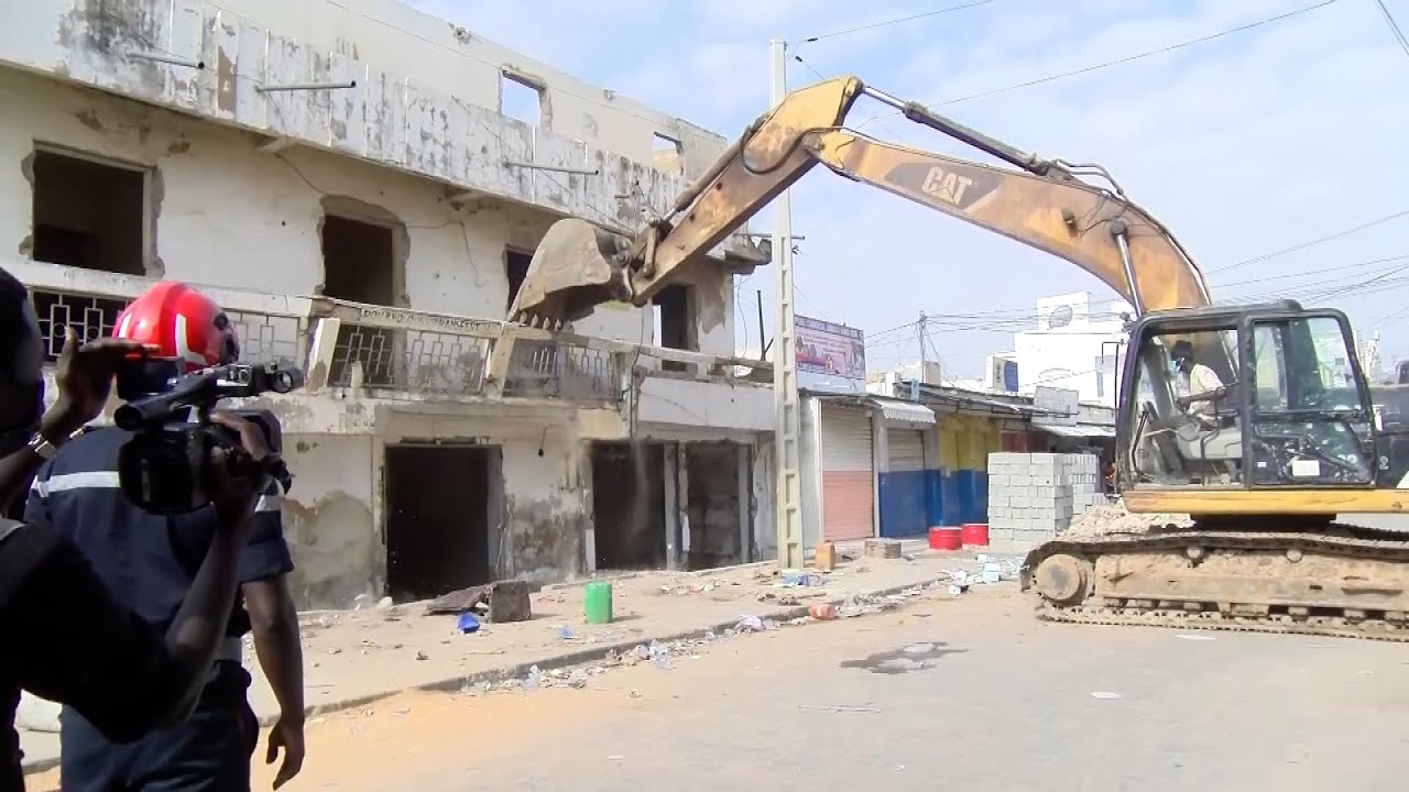 Fr : Touba : Démolition d’un bâtiment menaçant ruine au marché Ocass