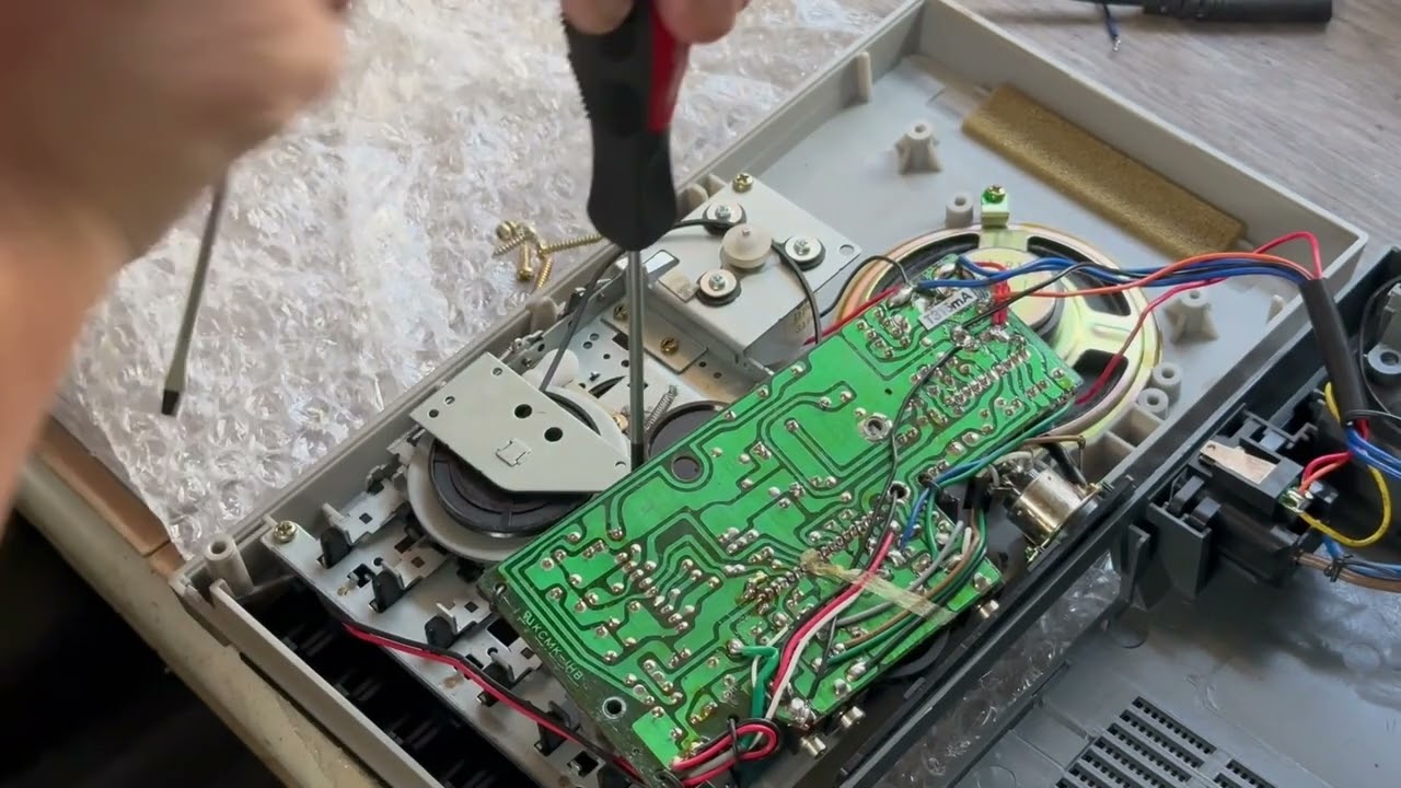 Распаковка магнитофона Ferguson 3T27 и замена ремня