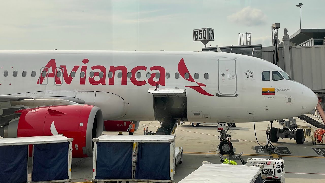 Airbus A320NEO de Avianca aterrizando en Washington Dulles Intl. Airport