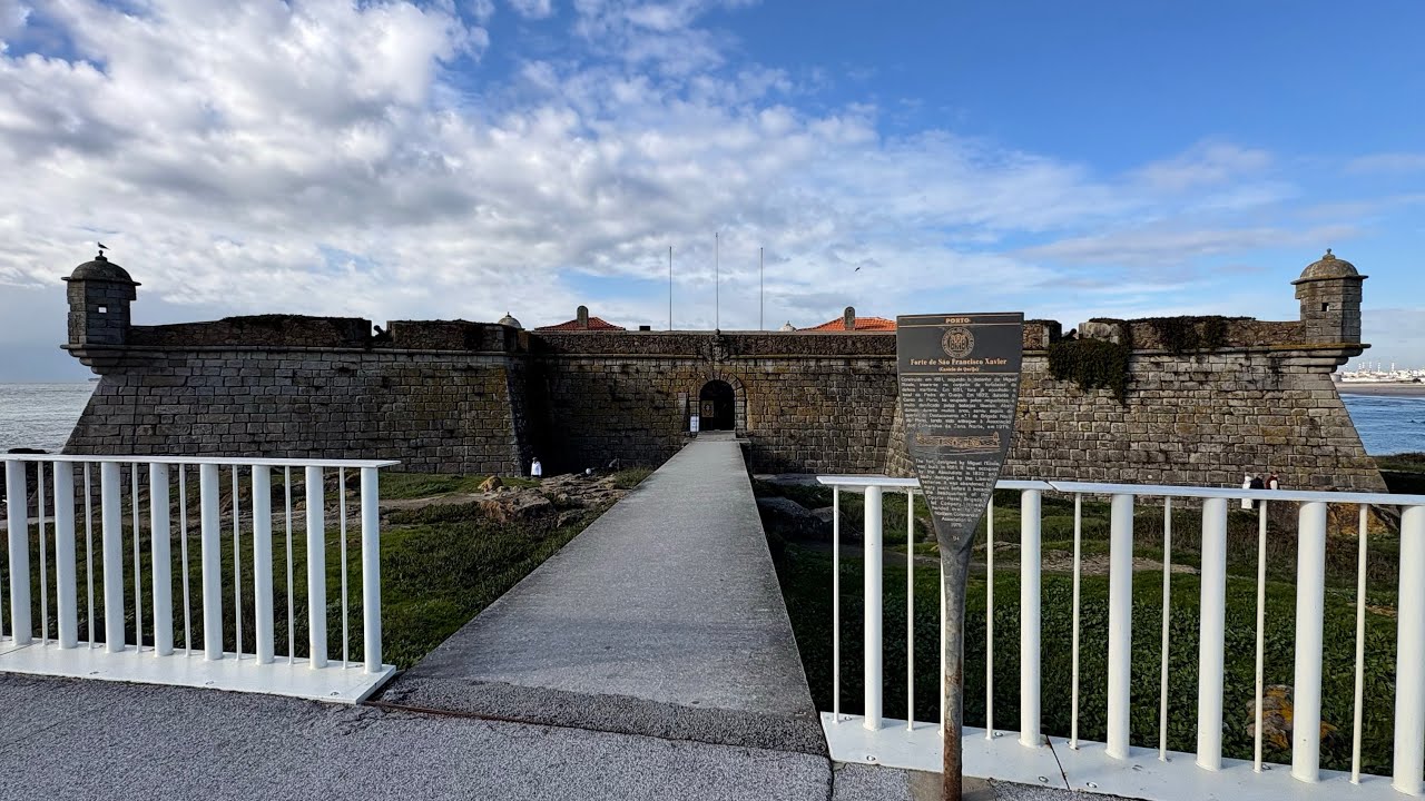Portugal 74 Matosinhos - Walking｜Castelo do Queijo Forte de São Francisco Xavier｜Via do Castelo do…