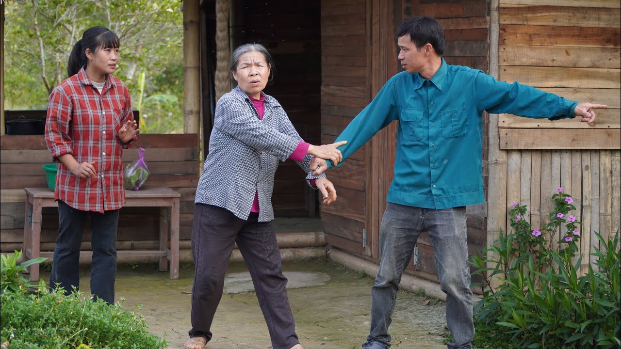 De was furious and kicked Huyen's mother-in-law out of the house because she had lied.