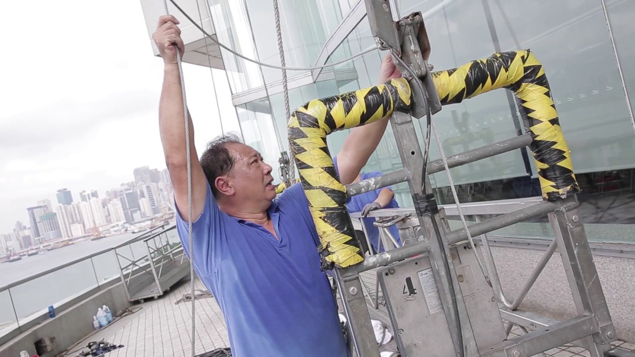 HML Heroes &ndash; HKCEC Exterior Facade Cleaning  幕後英雄 &ndash; 會展中心外牆清潔