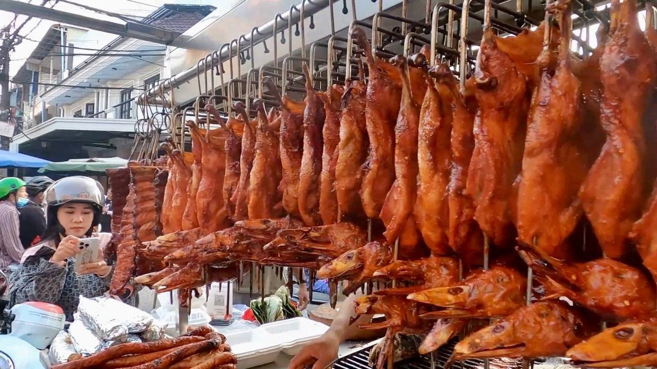 UNBELIEABLE! Delicious Grilled Duck, Pork Ribs, Fish & More - Top Cambodian Street Food
