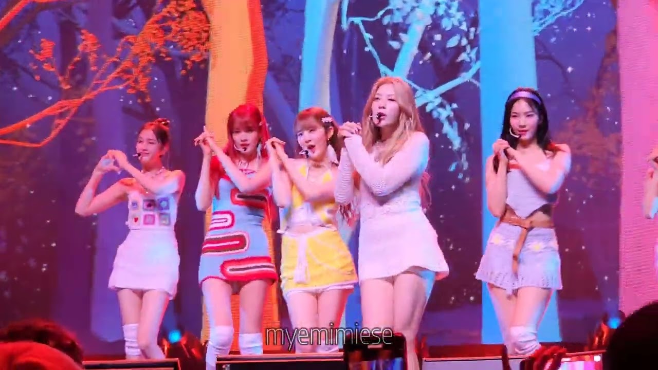 STAYC (스테이씨) - BEAUTIFUL MONSTER | KCON 2022 US Tour in San Francisco 220823