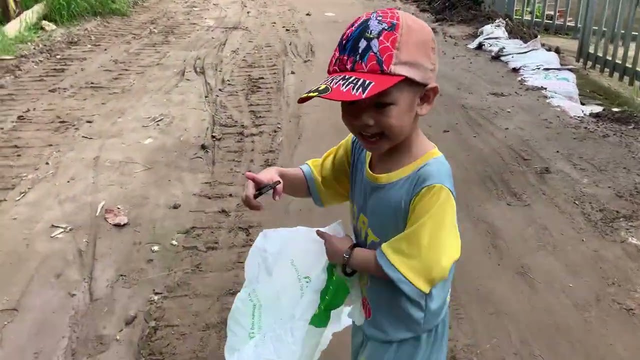 Wyn Đi Đến Nhà Ông Mười Lấy Cây Đường Về Có Ông Nội Chờ