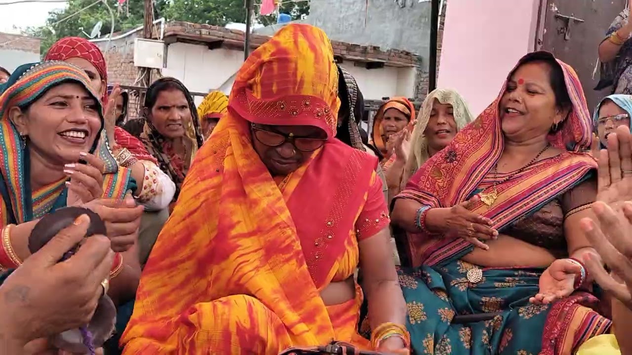 मत सोचो बहना पड़ी पड़ी🌹भजन में आ जाओ 🌹🙏🌹