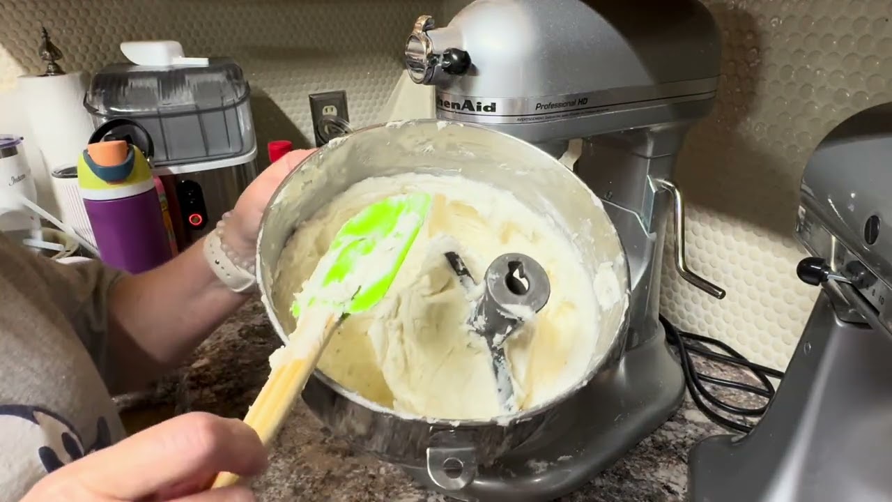 how to frost a "naked" wedding cake