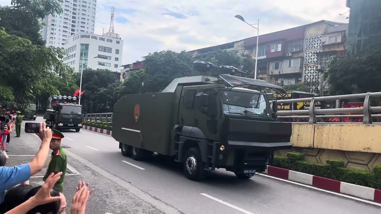 A80 - Khối khí tài đi qua Láng Hạ (P5)