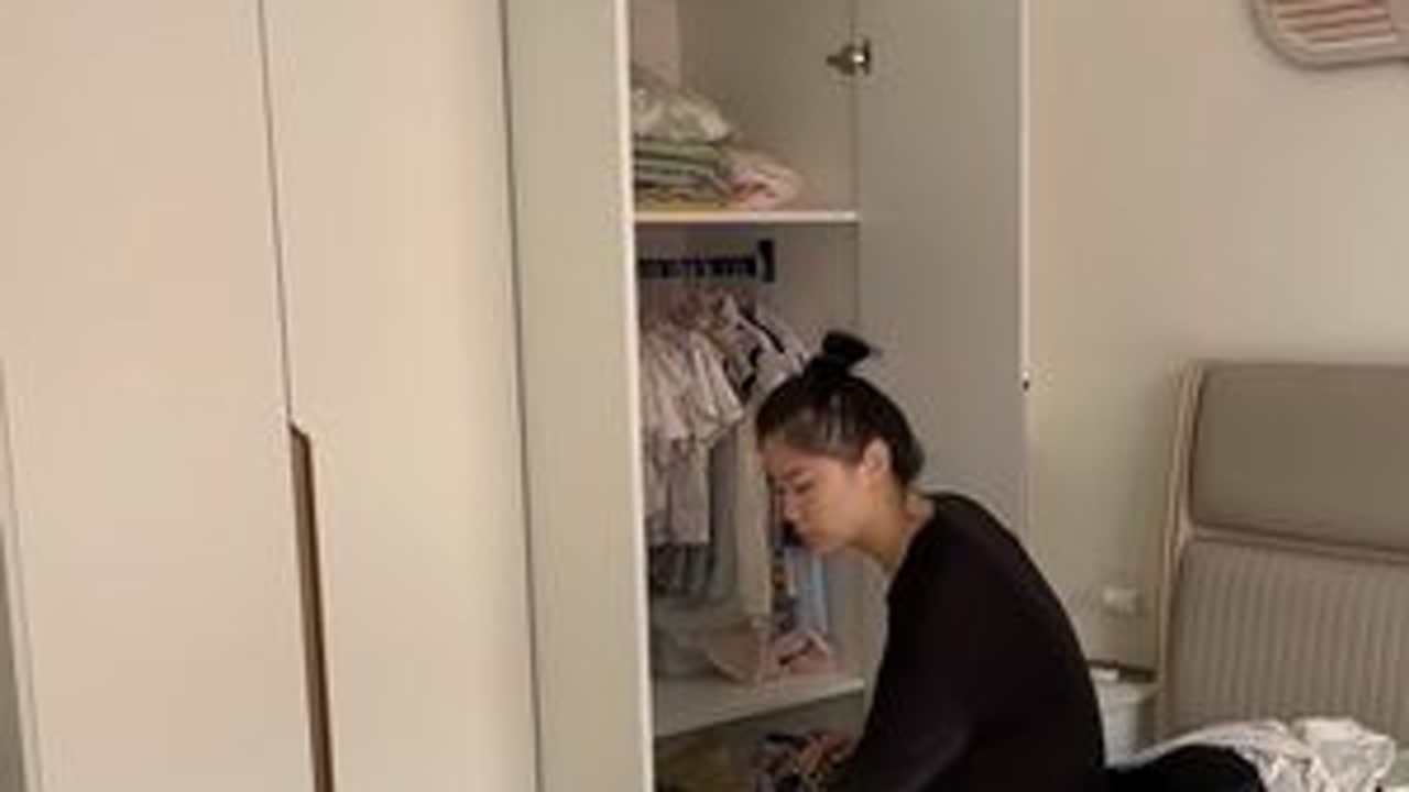 这是一个比较长的视频，记录了90后宝妈的一天日复一日，年复一年的生活，没有孩子的时候从未想过我会过这种生活，但有了孩子之后就很顺其自然的这么生活了，从为抱怨过什么，从为觉得累过，只因为这是我的...
