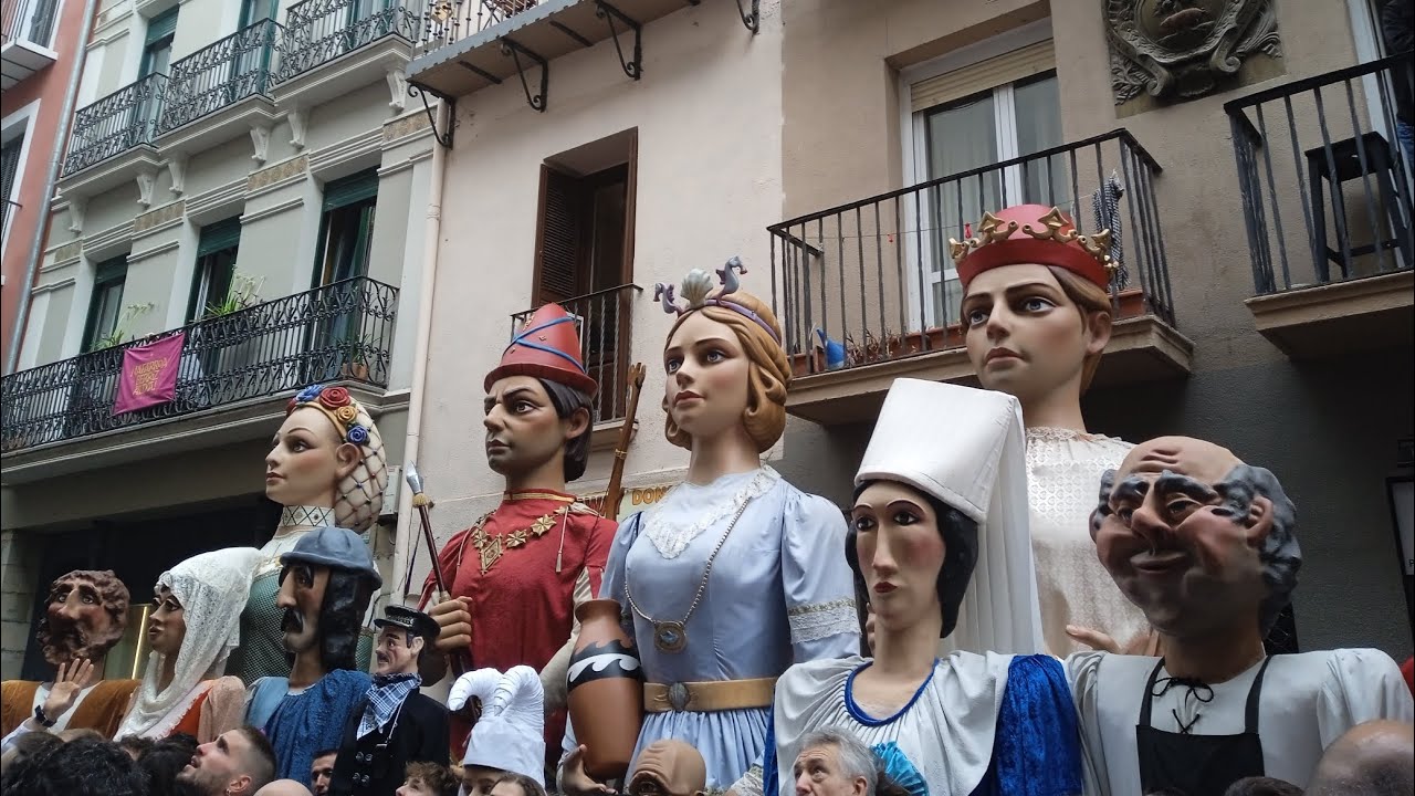 Encuentro de gigantes en San Fermín txikito 21/9/2024