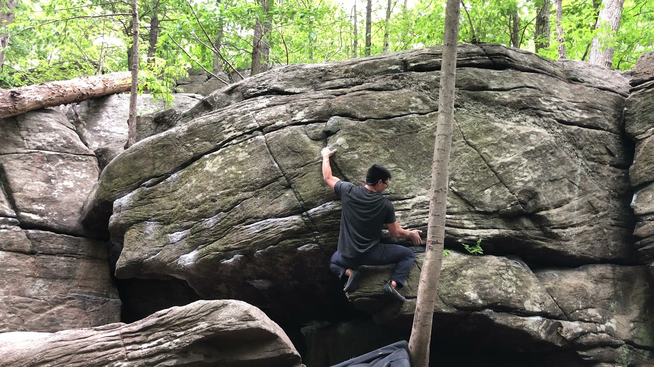 Lucky Lizard (V4) - Powerlinez Bouldering: Snake Hole