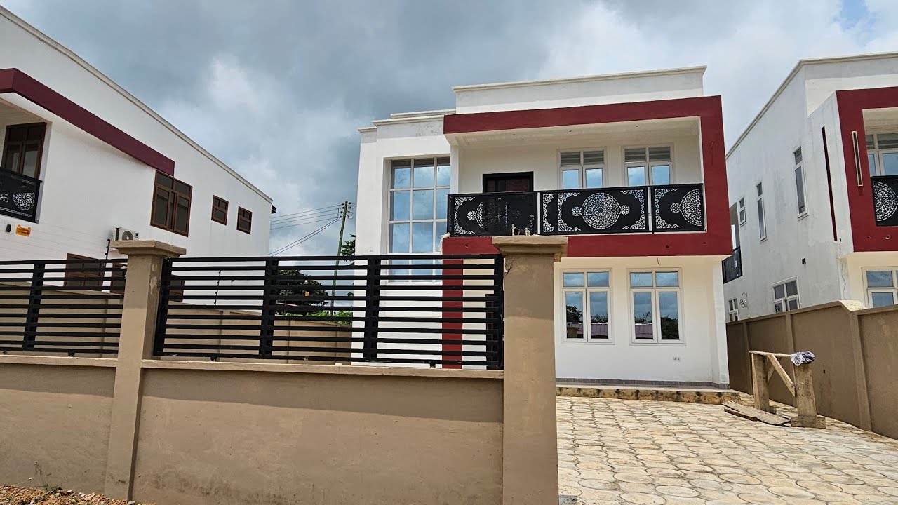 Executive 4Bedrooms House 🏠 Forsale In Cape Coast Ghana 🇬🇭 || Contact Sales Man +233249820242.
