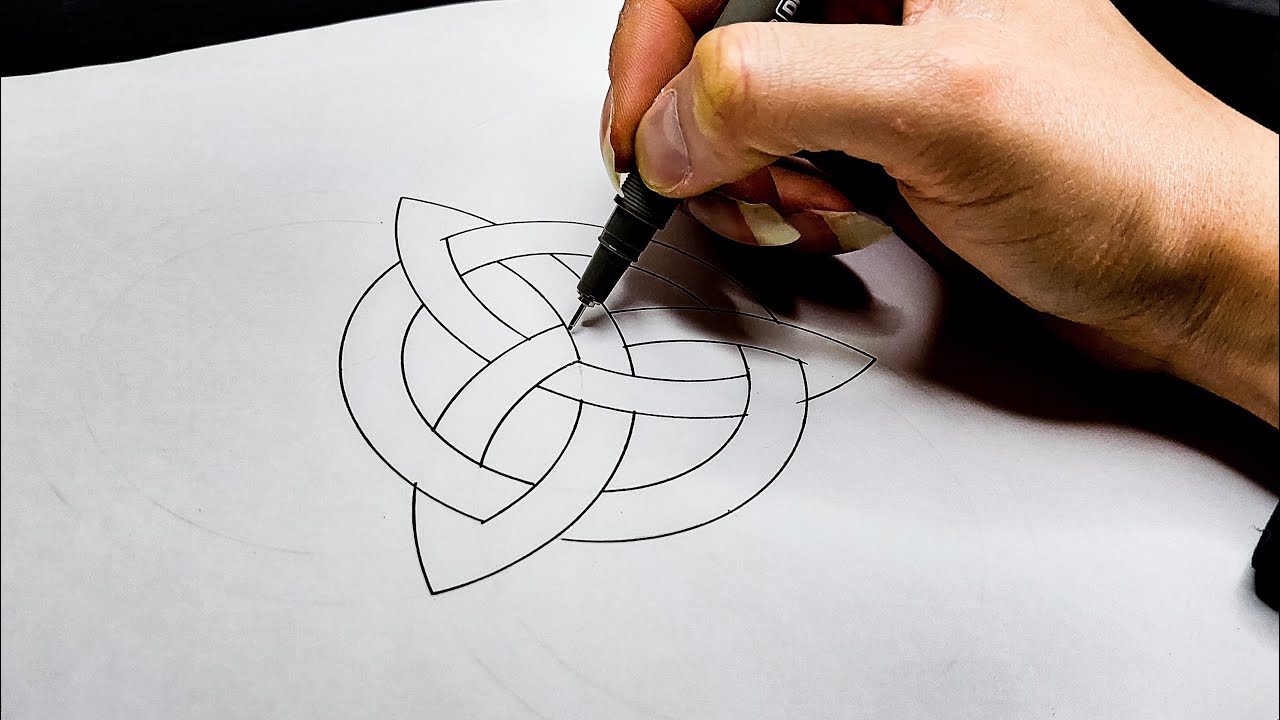 COMO DIBUJAR NUDO CELTA TRIQUETA