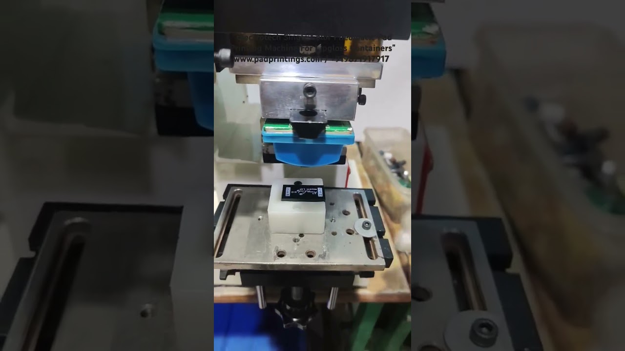 Lipgloss Containers Pneumatic Pad Printing Machine #lipgloss #lipstick #padprinting #branding