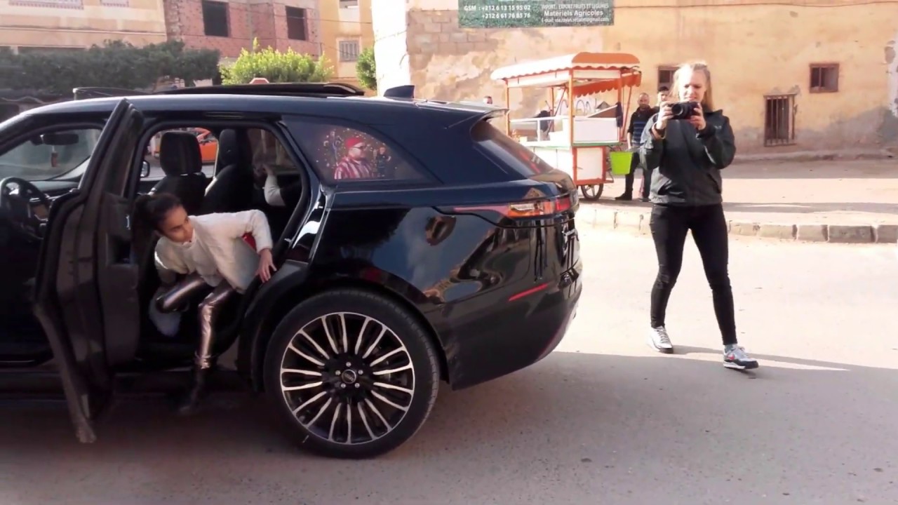 اسقبال البطلة  ااوجديةا ميرة الطاهري بطلة العالم في الكيك بوكسينغ في الحي التي تسكن فيها عائلتها