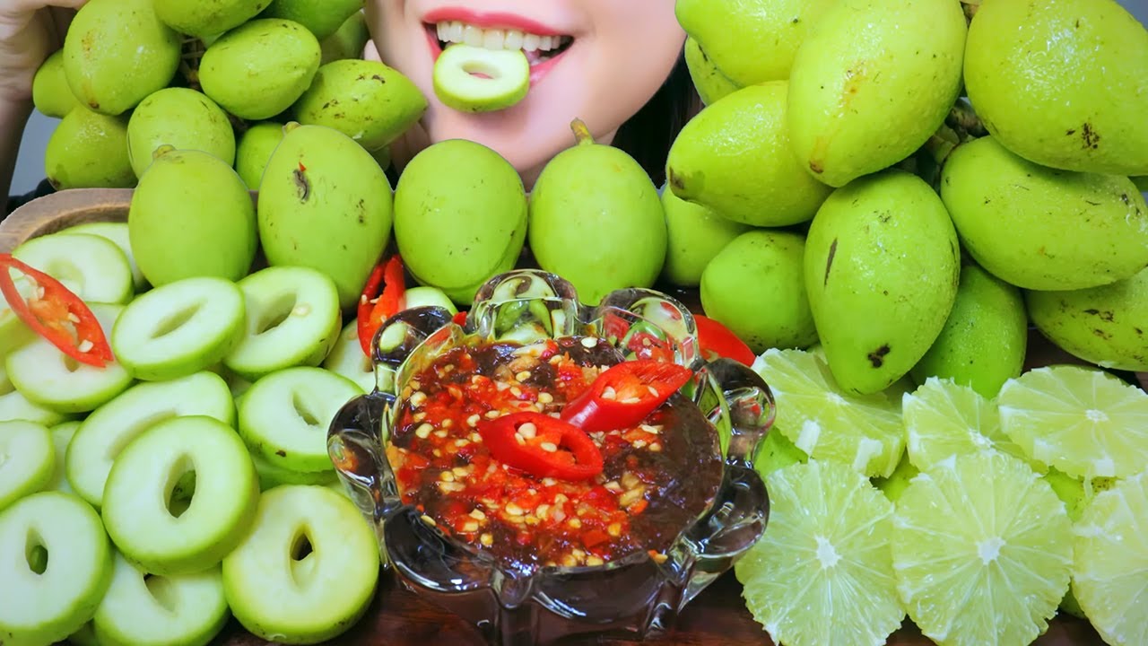 AMR SOUR MANGO WITH SHRIMP PASTE AND LIME , EATING SOUNDS | LINH-ASMR