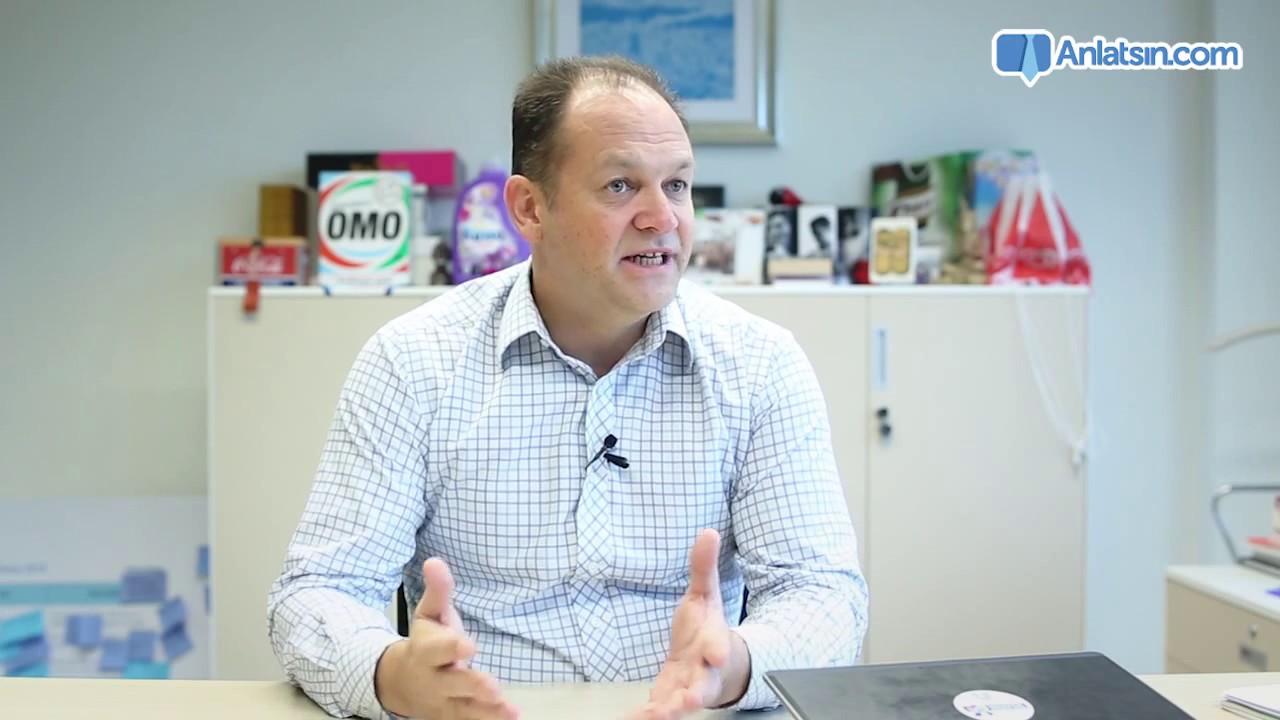 What is the structure of Unilever Human Resources Department?
